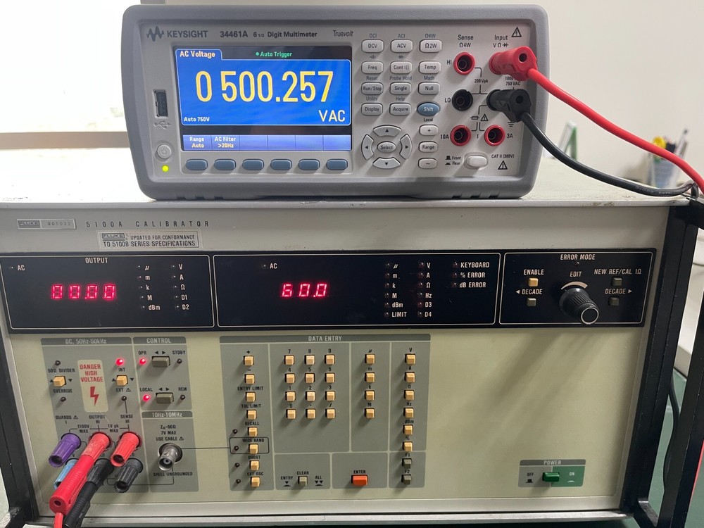 Fluke 5100A Calibrator (Front panel updated To 5100B Series Specifications)_5022