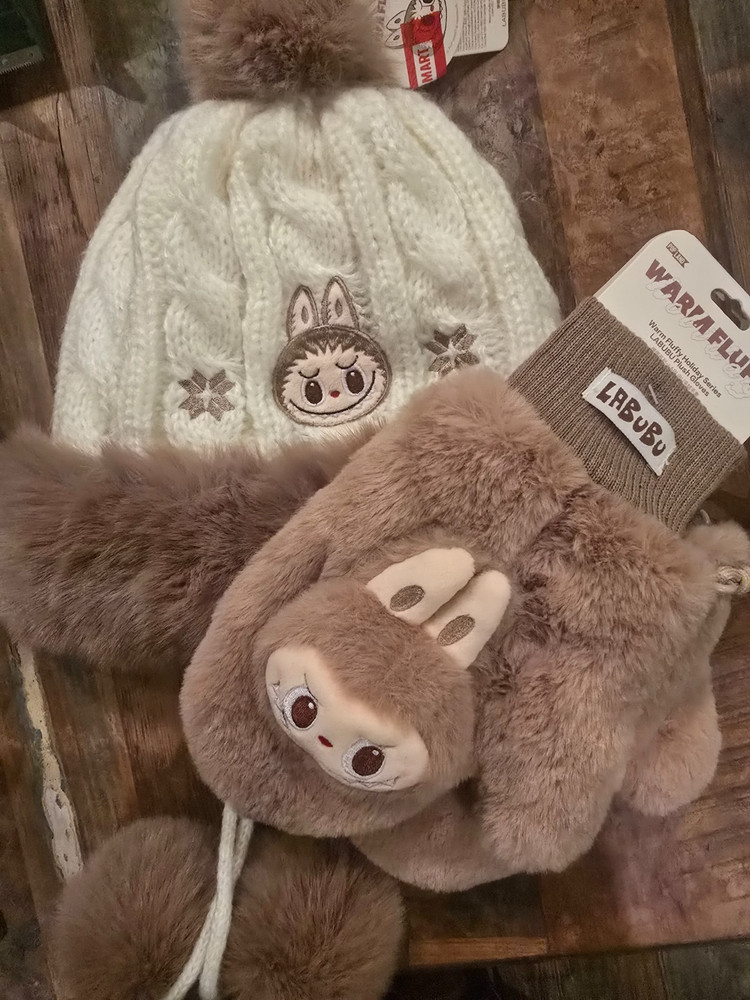 LABUBU Winter Accessory Set - Mittens & winter hat POP LAND Exclusive 🤎