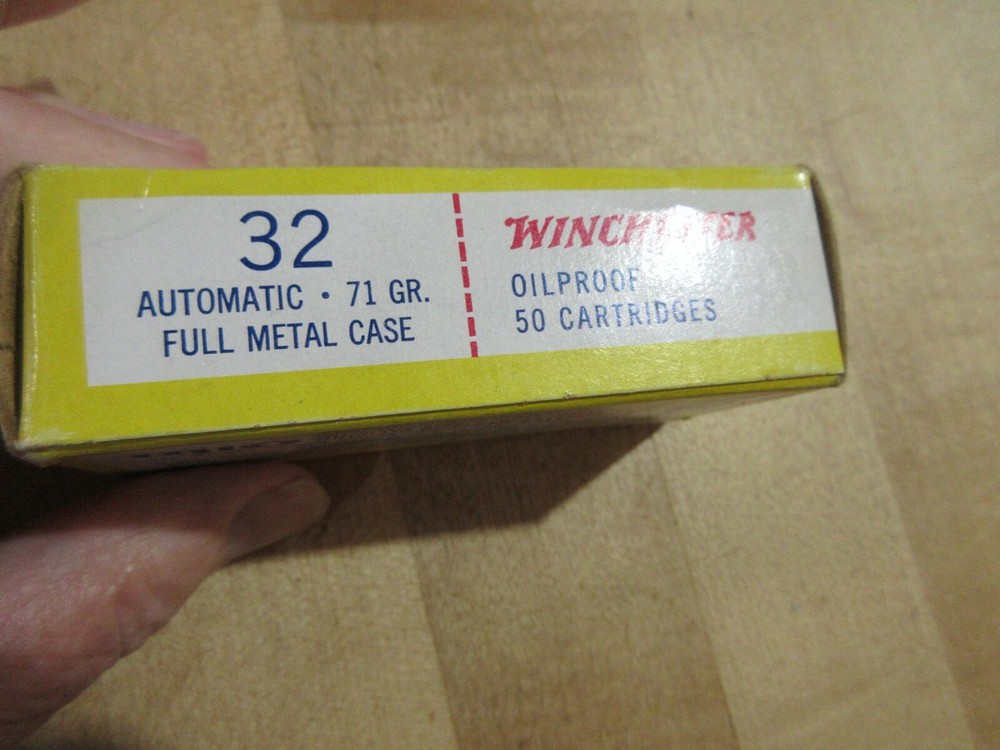 Winchester Empty 32 Automatic box (w14)