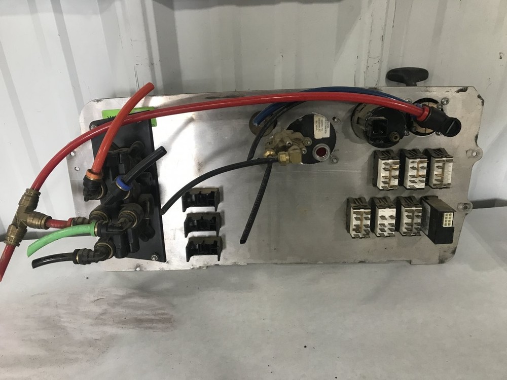 Freightliner COLUMBIA 120 GAUGE AND SWITCH Dash Panel - Used