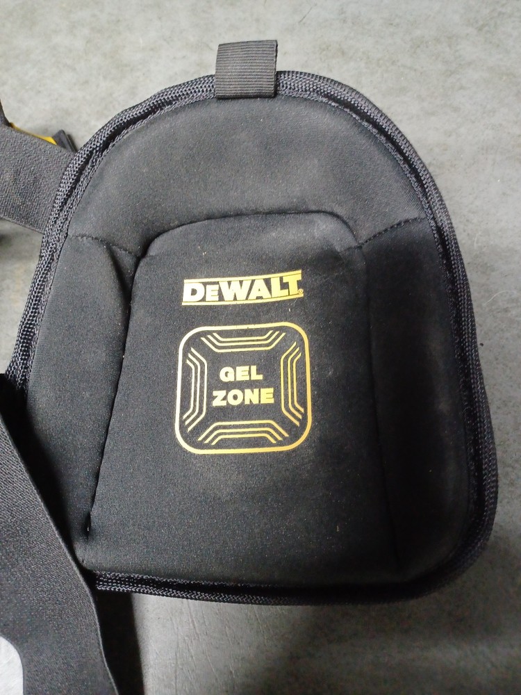 !!!! DEWALT GEL FLOORING KNEE PADS !!!