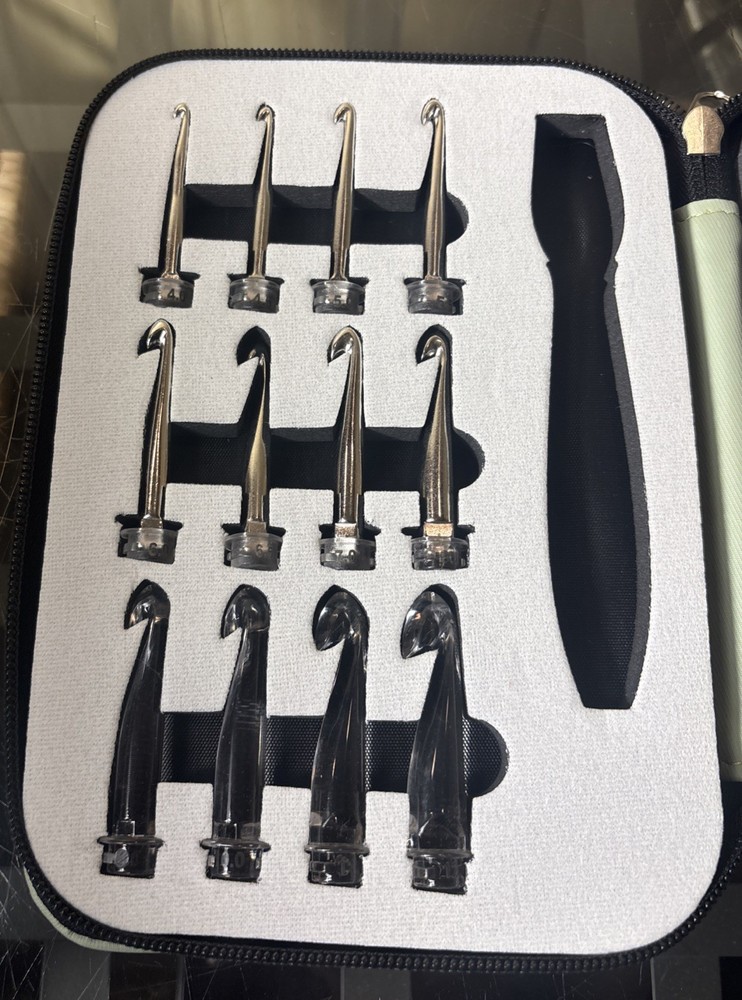 LineaCraft Counting Crochet Hook Set – 18 Sizes Interchangeable H