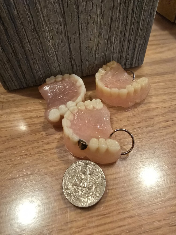 Keychain denture
