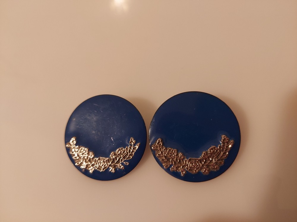 blue disk earrings 1 3/8" diameter with silverone flower leaf design posts