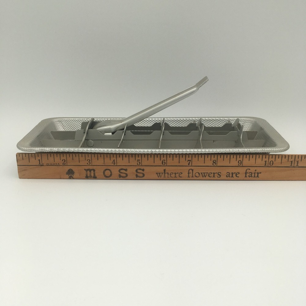 Vintage 18 Cube Aluminum Kitchen Ice Cube Tray with T Handle