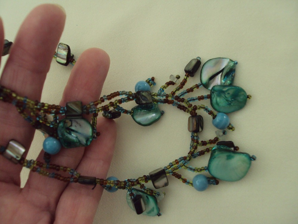 ARTISAN MADE 20" ASSORTED GREEN AND BROWN TONE SHELL AND BEAD NECKLACE #EJV9