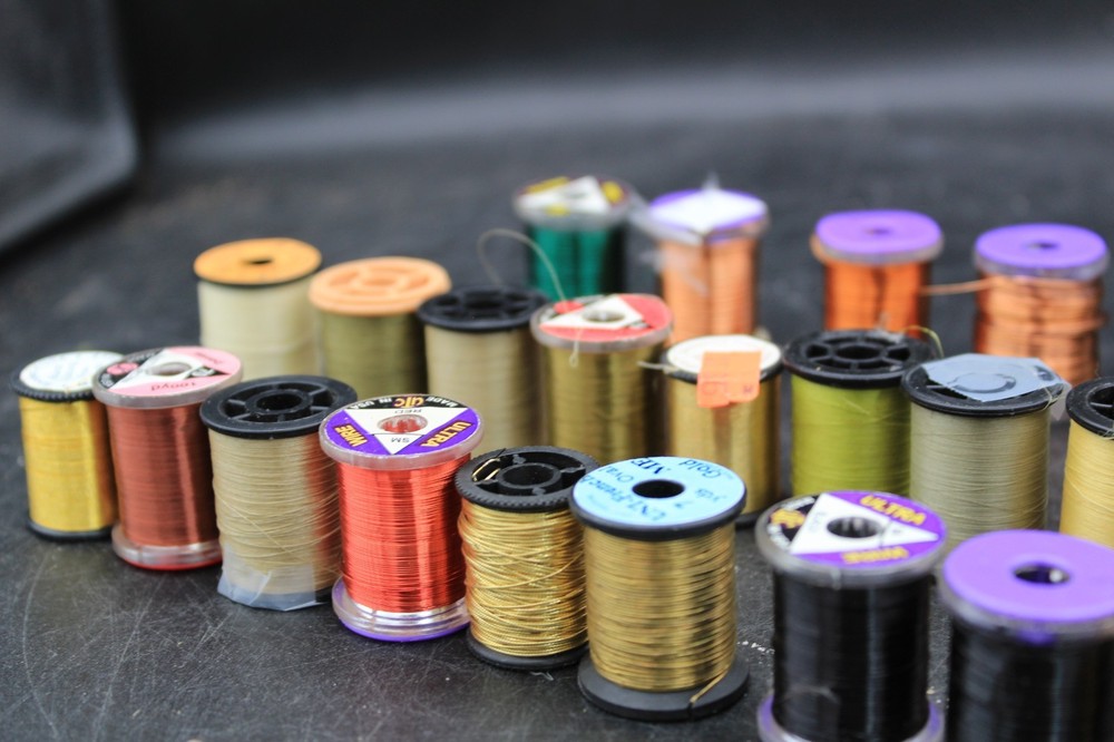 Fly Tying Kit with Tools, Materials in a Bag, Vise, Thread