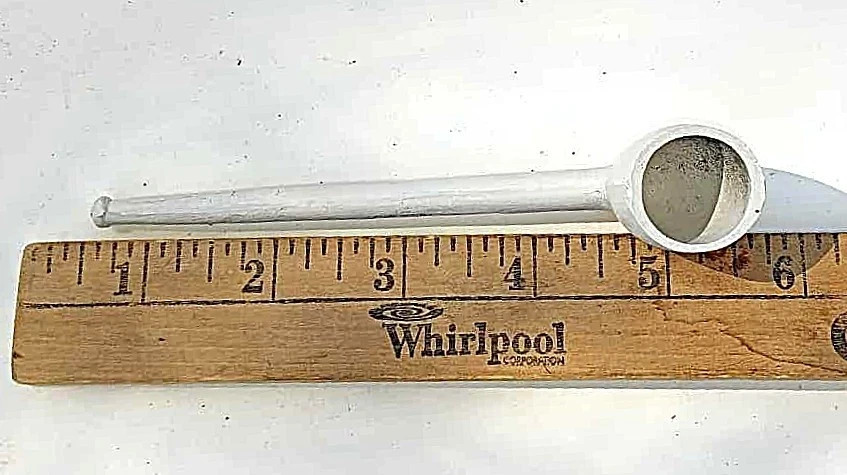 2 Clay pipes