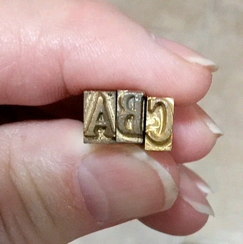 18 Pt. Brass Type For Bookbinding. Edinburgh style. 7 mm.