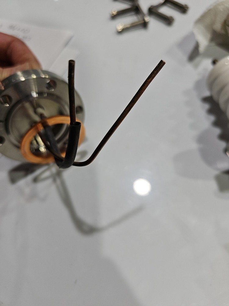 MDC ISI Vacuum Power Feedthrough 2Pin 2.75” Conflat CERAMIC IS BROKEN