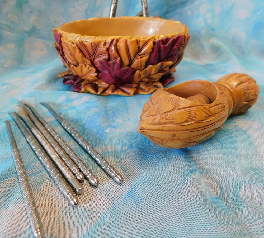 VINTAGE SQUIRREL ACORN LEAVES NUT BOWL W/ CRACKER & PICS + HANDHELD NUT CRACKER
