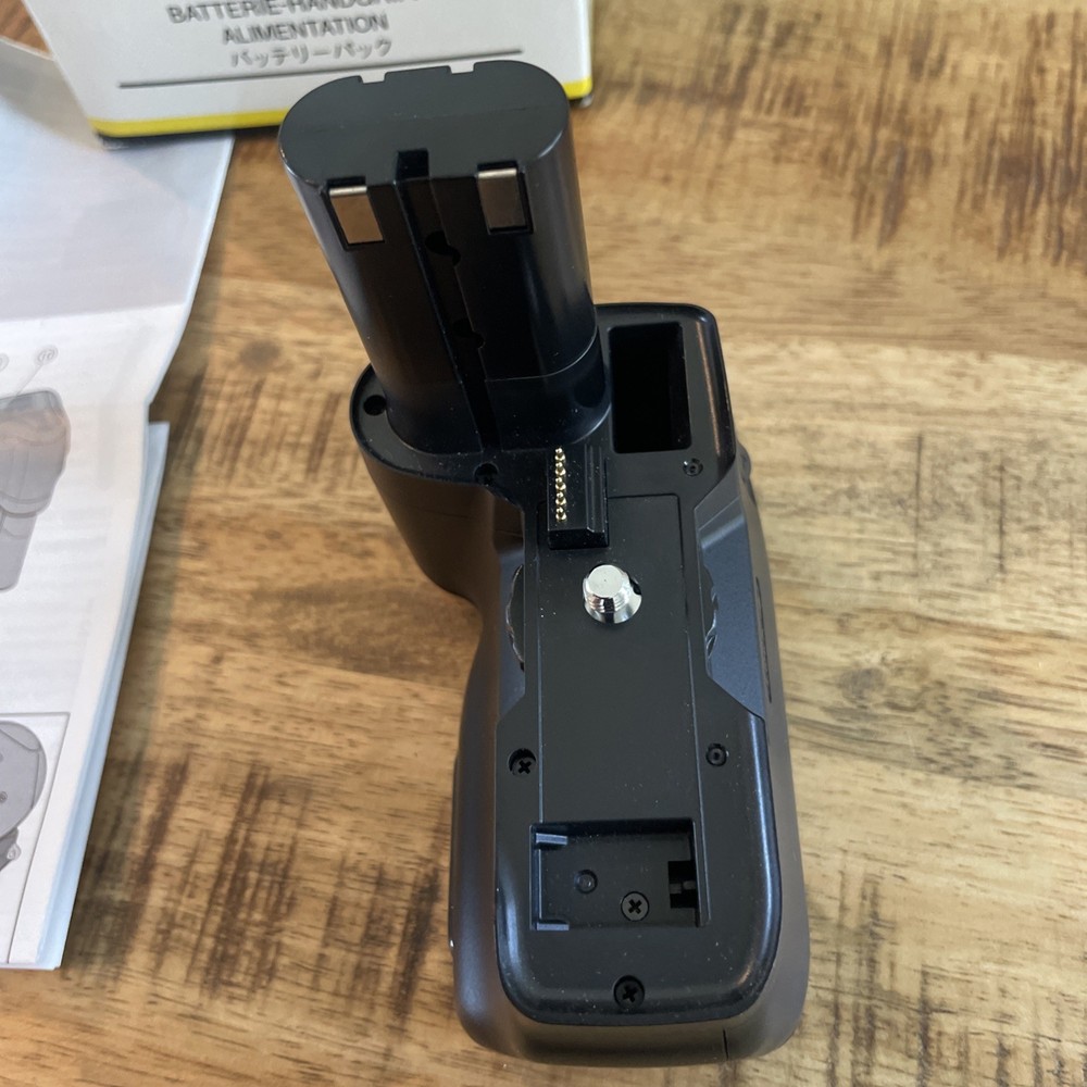 Nikon MB-E5000 AA Battery Pack Grip