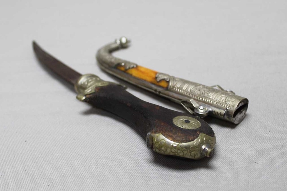 Small Middle Eastern Curved Dagger . DW3004cxcc