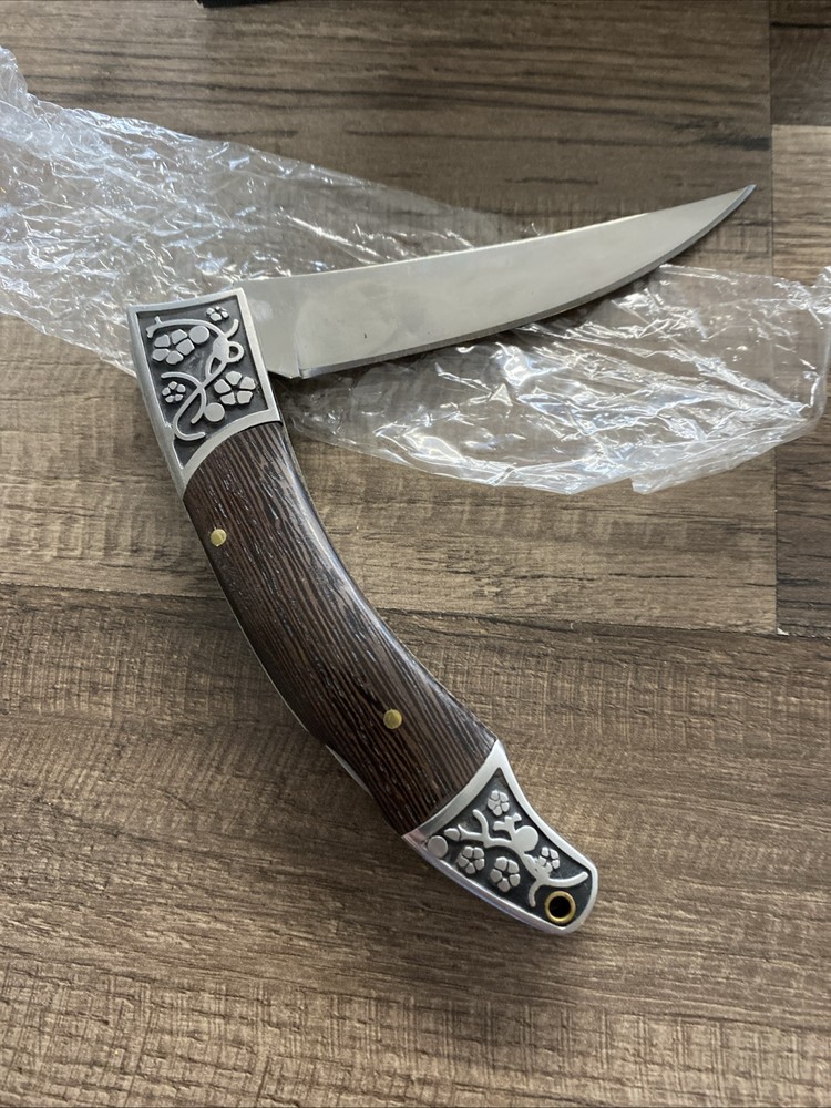 Folding Pocket Knife Open Box/ C