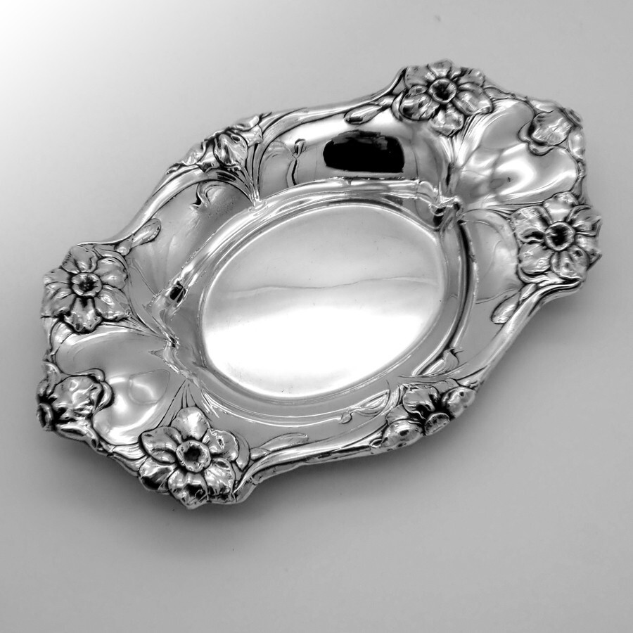 Daffodil Design Serving Bowl Reed Barton Sterling Silver 1952