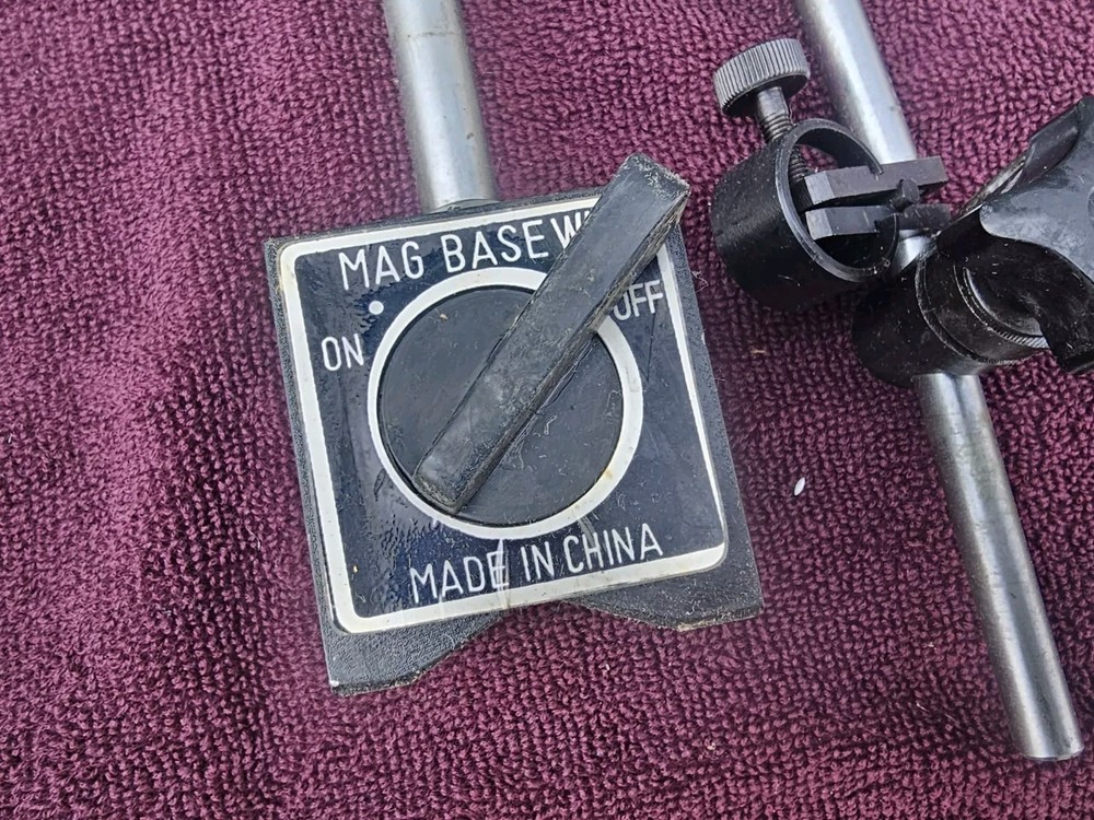 Unmarked Magnetic Base Indicator Holder