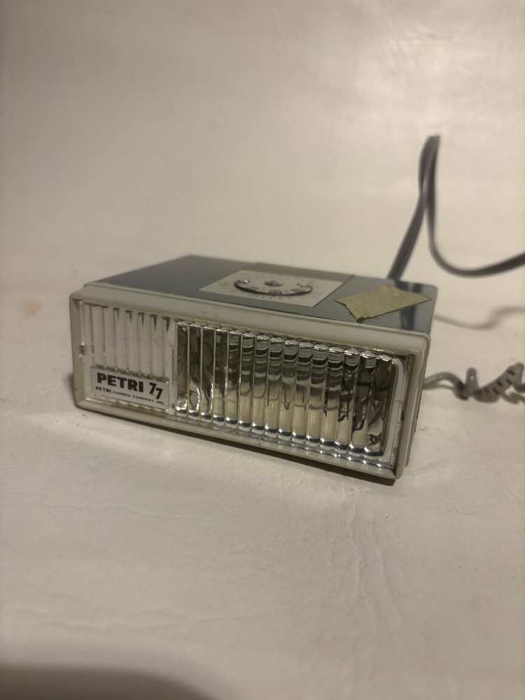 Petri 77 Camera Flash
