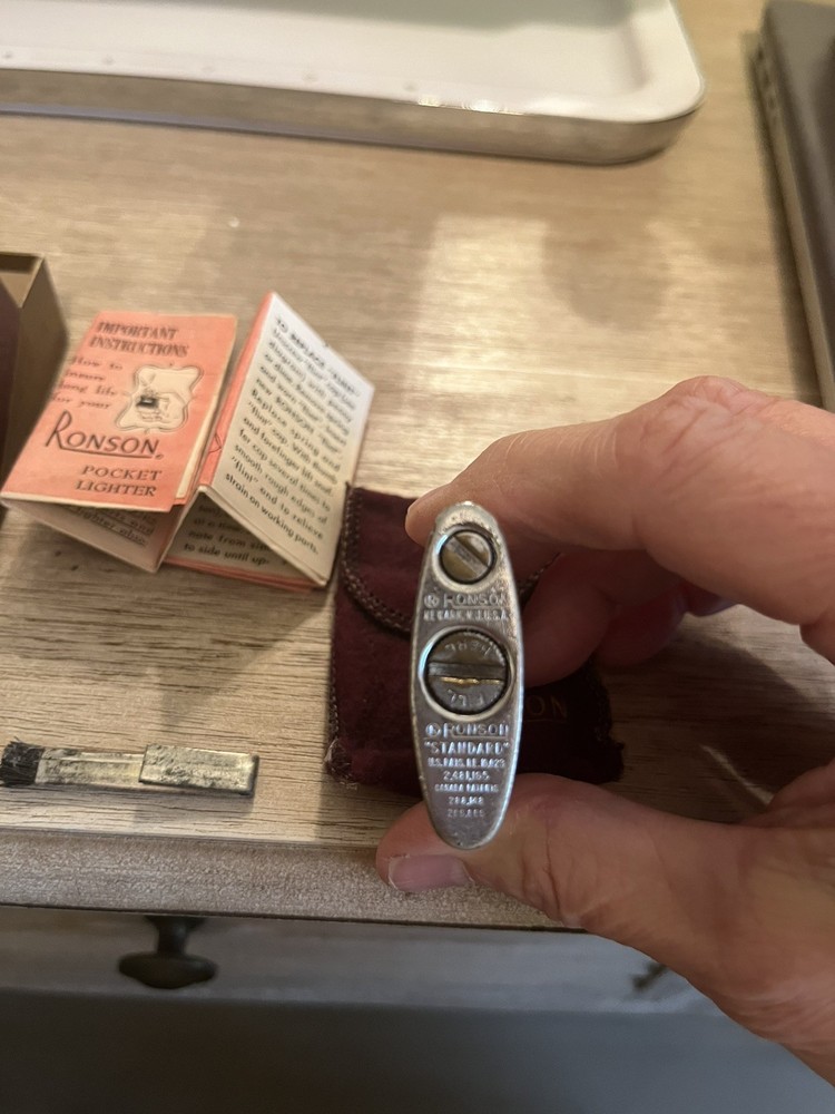 VINTAGE RONSON CIGARETTE LIGHTER IN BOX