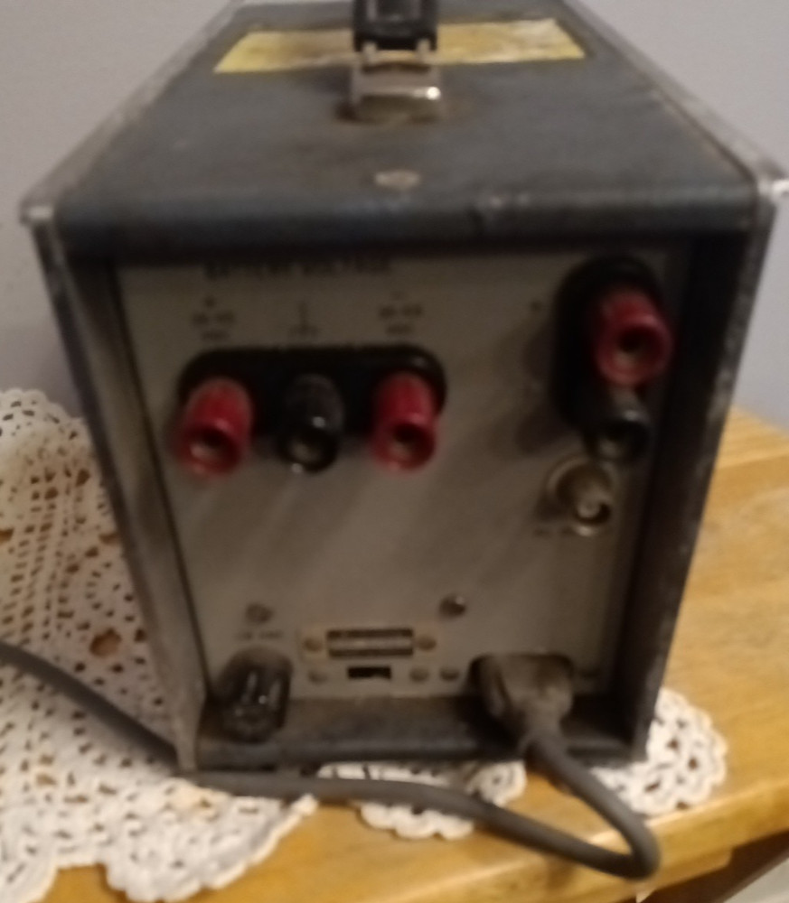 HP Hewlett Packard 400EL AC Voltmeter Powers Up Correctly Used