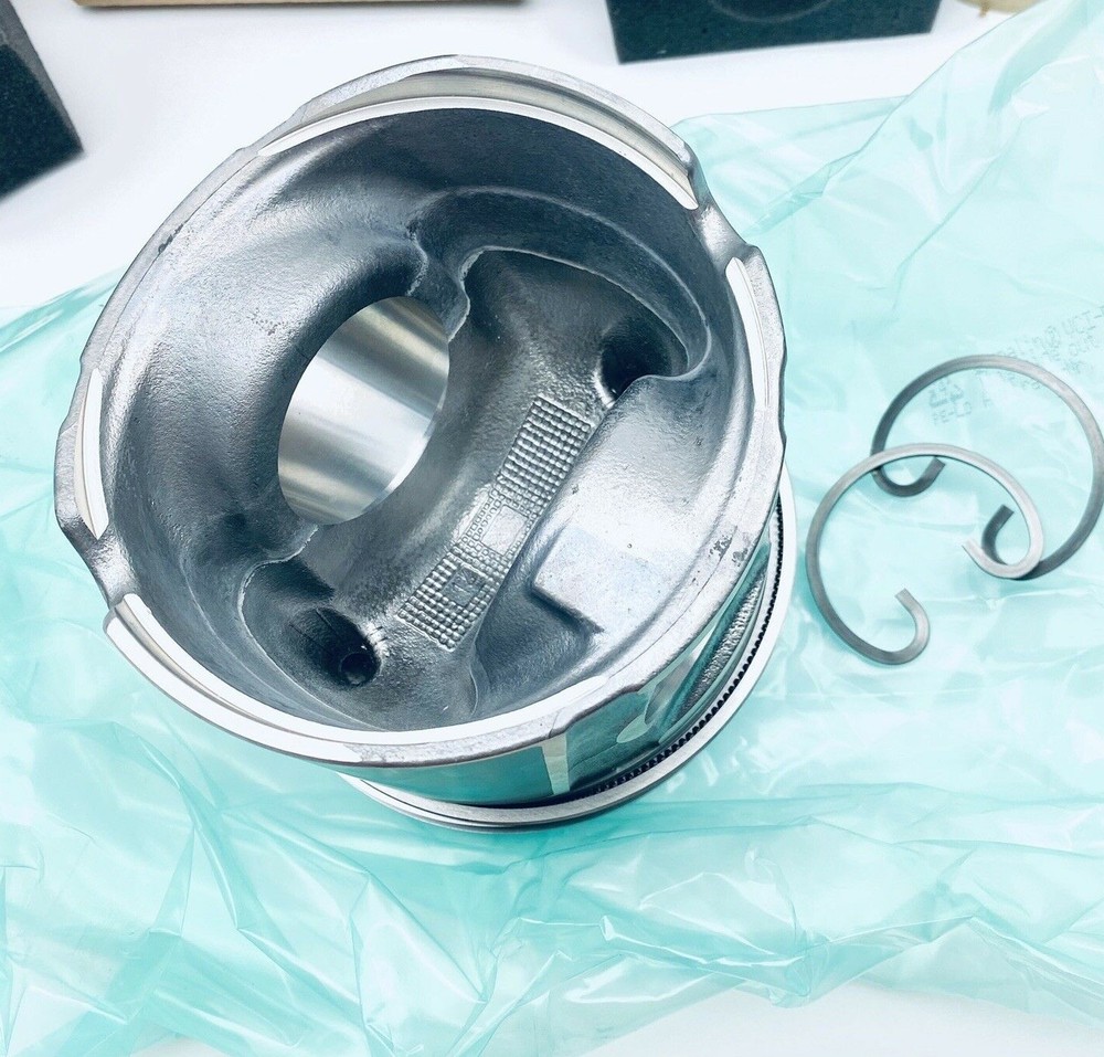 DEUTZ PISTON 04612031 GENUINE OEM