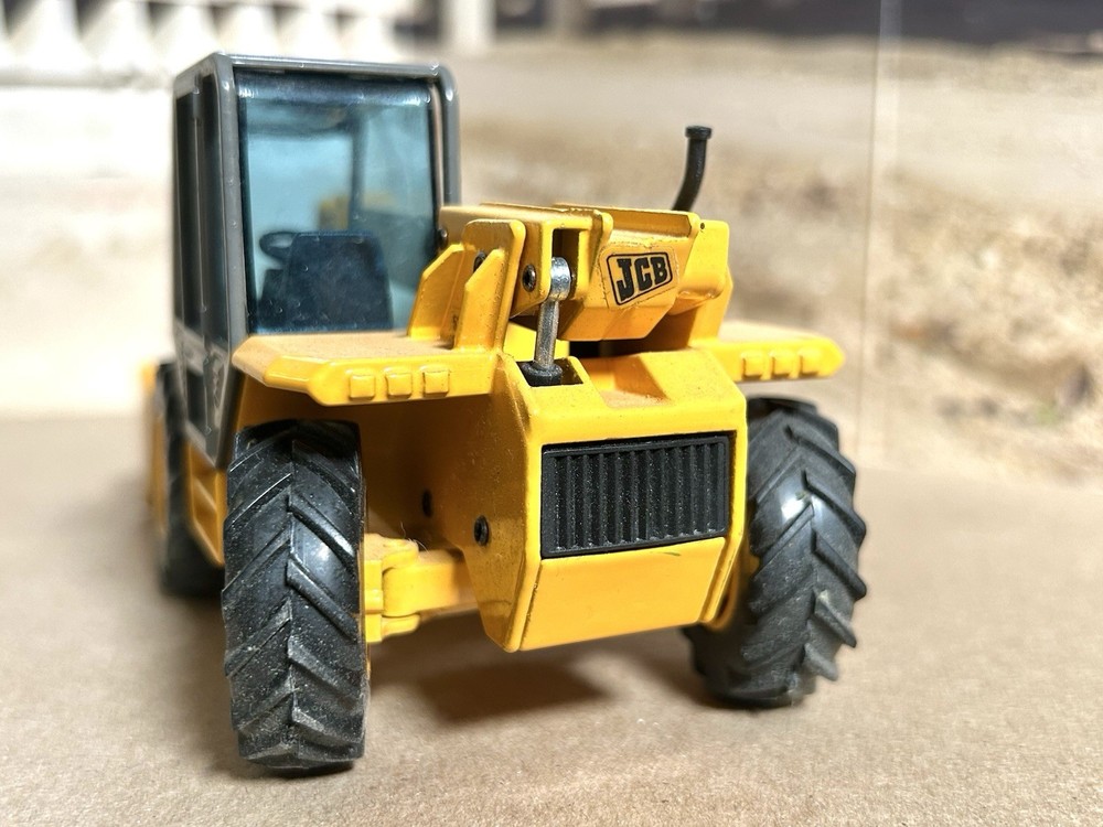 Joal 1/35 Scale JCB 525-58 Telescopic Handler-Version with Material Bucket Only