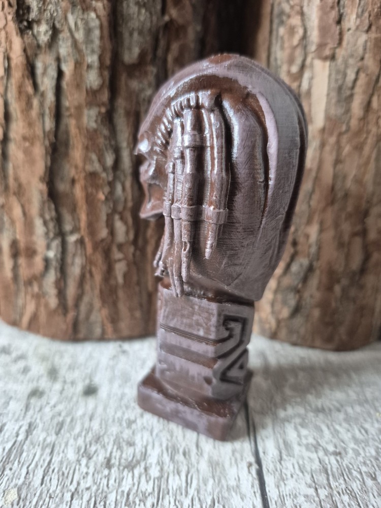 Predator inspired Wood Effect Mini Totem