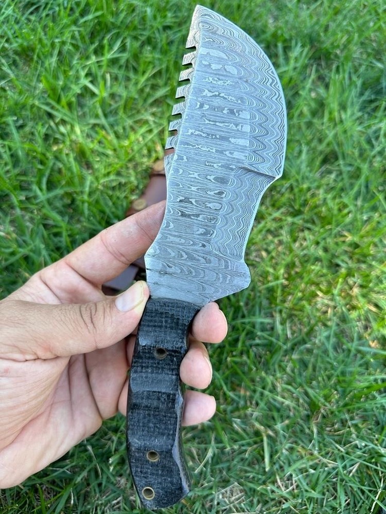 Custom Handmade Damascus Steel Ladder Pattern Fixed Blade Hunting Tracker Knife