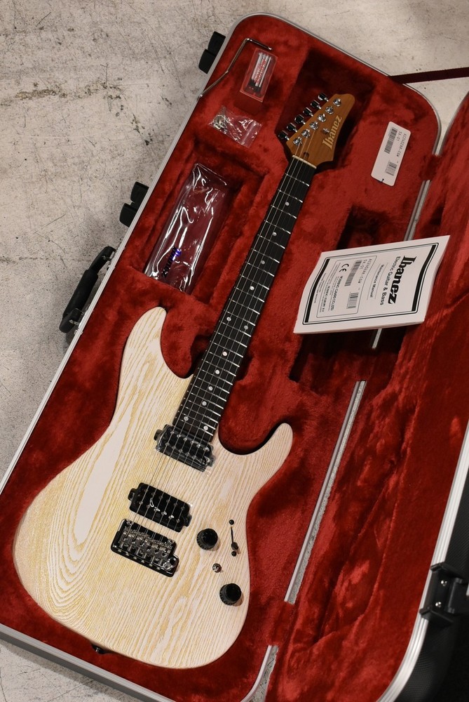 Ibanez PRESTIGE AZ2402AR COARSE GRAIN WHITE FLAT