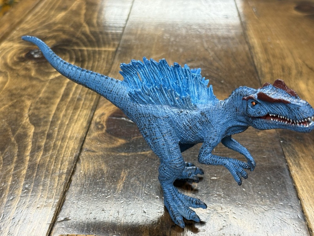 Dynamic Triple spine Spinosaurus dinosaur model