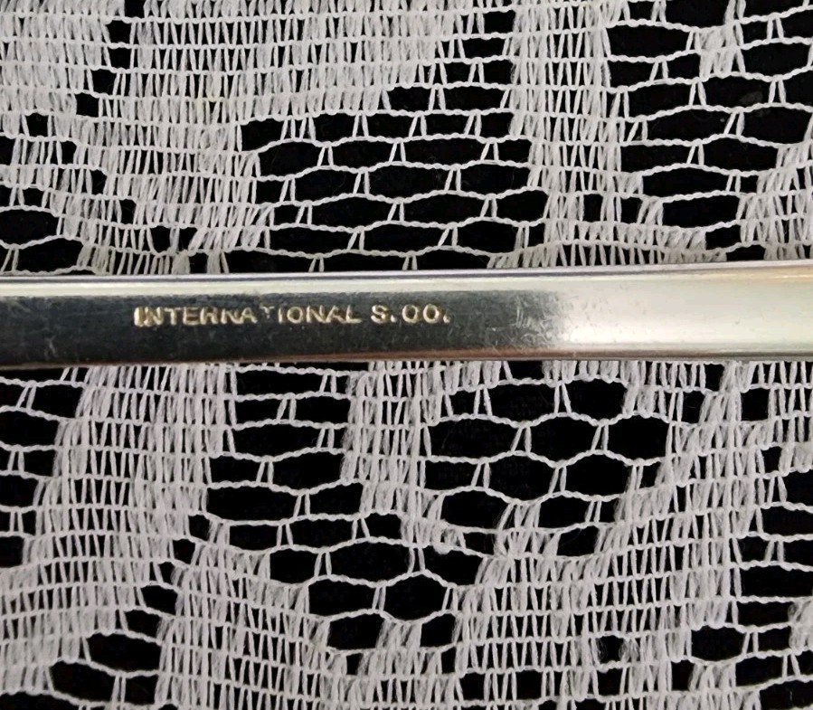 INTERNATIONAL SILVER GROVED BORDER PLAIN "13" SLOTTED SERVING SPOON 🍛