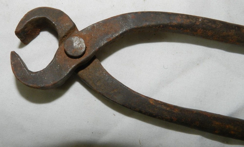 Vintage Hand Forged Nail Nipper / nail puller tool