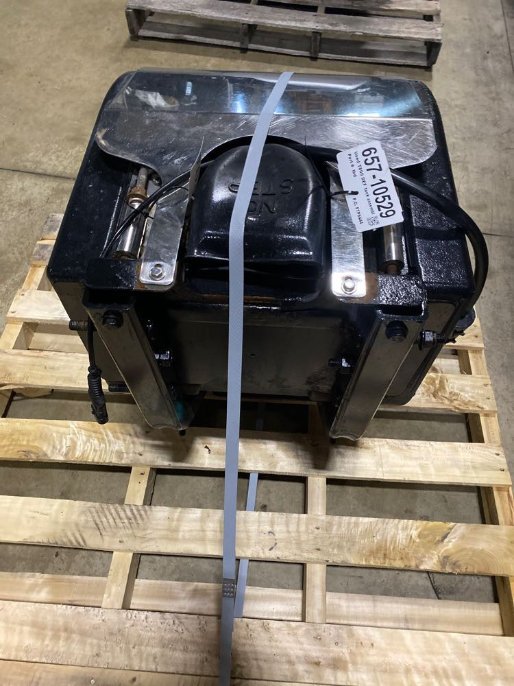 2015 Kenworth T800 DEF Tank (657-10529)