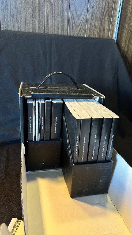 Vintage Apple Final Cut Studio Pro 5 box set manuals with cd disk