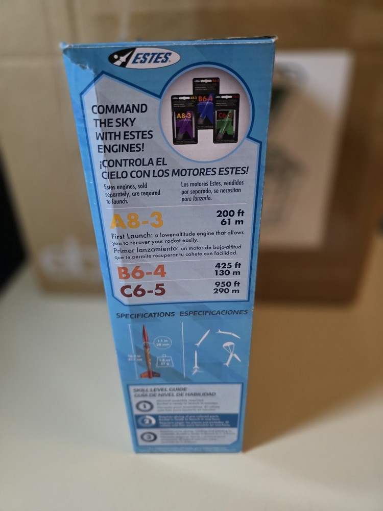 ESTES FLASH MODEL ROCKET LAUNCH SET- LEVEL 2 -NEW Open Box