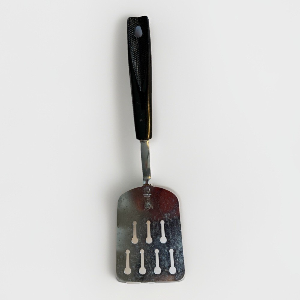 Ekco Chromium Plated Keyhole Spatula Short Handle Black Plastic Melt Marks 10”