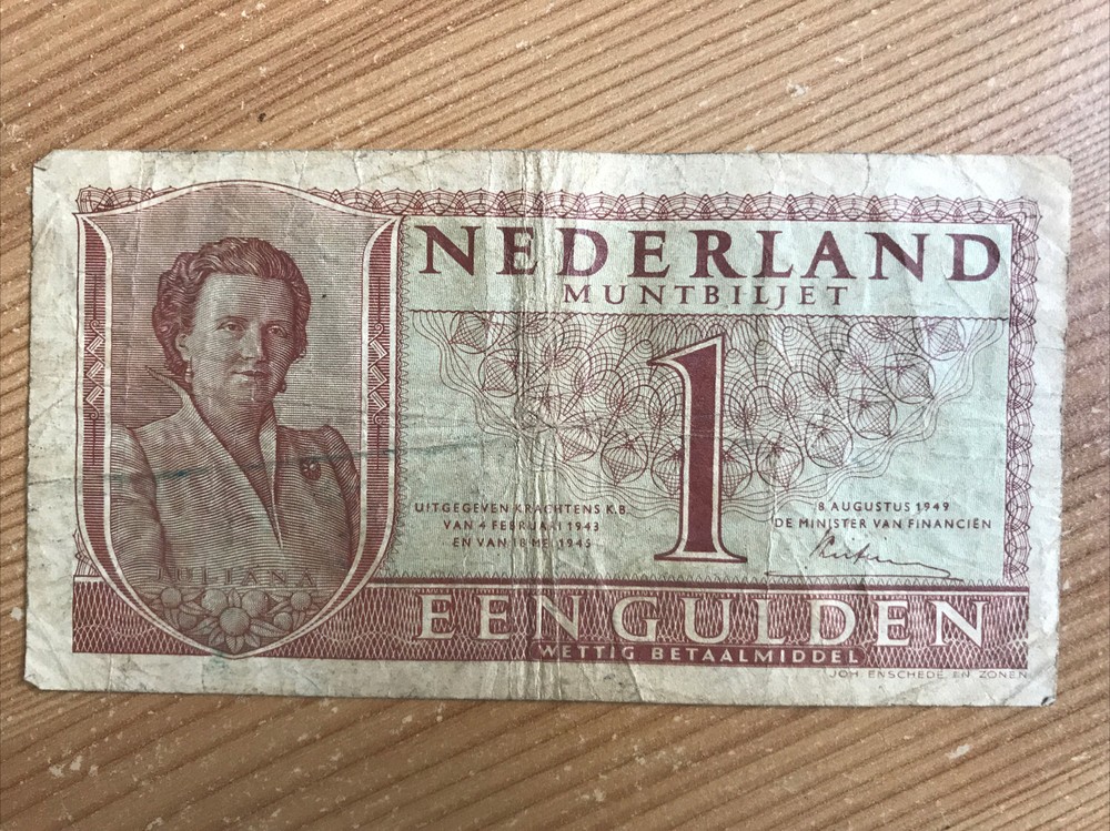 2 X Netherlands Banknotes. 1 & 2 1/2 Gulden. Dated 1949.