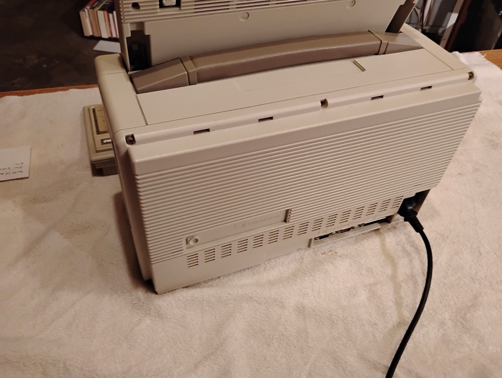 COMPAQ COMPUTER MODEL VINTAGE PORTABLE DESKTOP / Powers On- RARE!