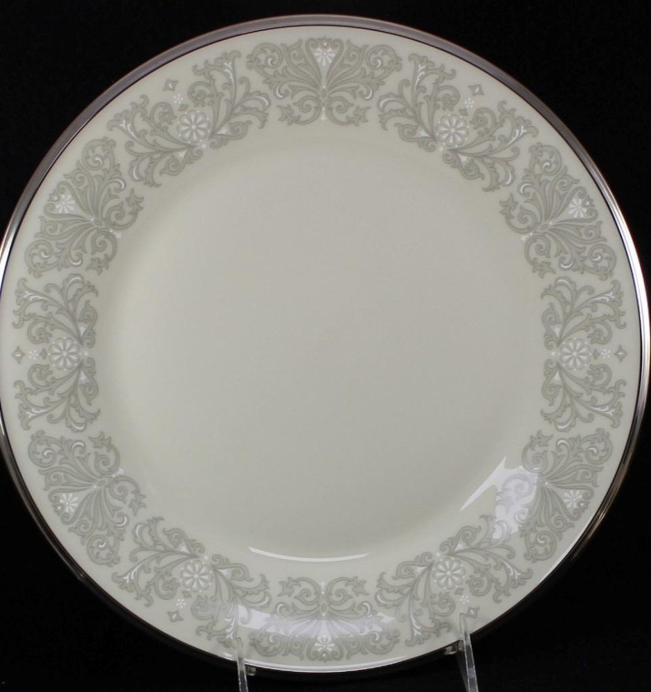 Lenox SNOW LILY 5 Piece Place Setting A+ CONDITION
