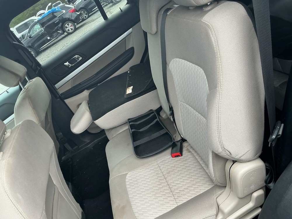 EXPLORER 2018 Glove Box 4995513