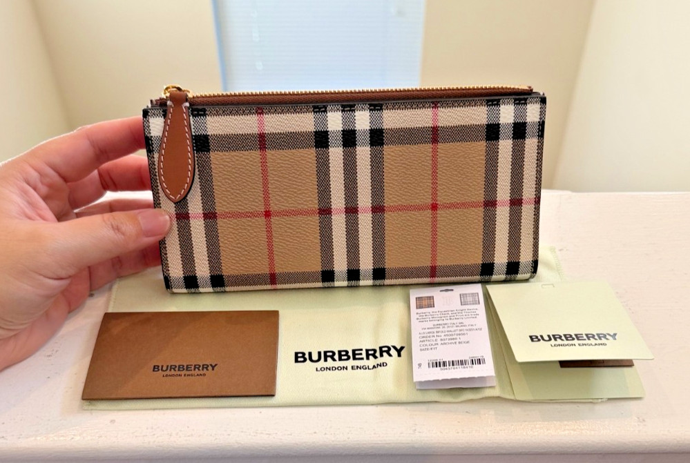 Burberry Large Bi-Fold Snap Wallet - Great Condition