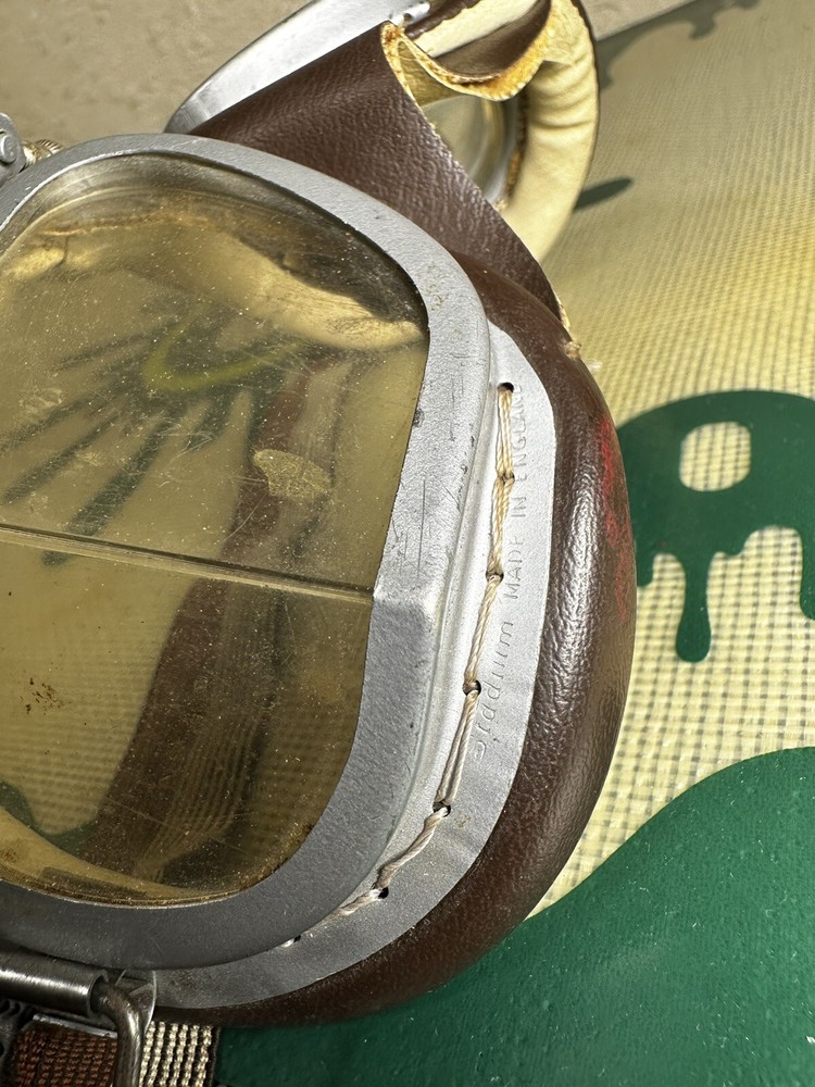 VINTAGE STADIUM MOTORCYCLE / PILOT'S GOGGLES