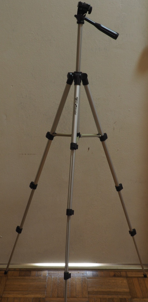 Weifeng WT3110A Camera Using Professional Flexible Aluminum Tripod Silver