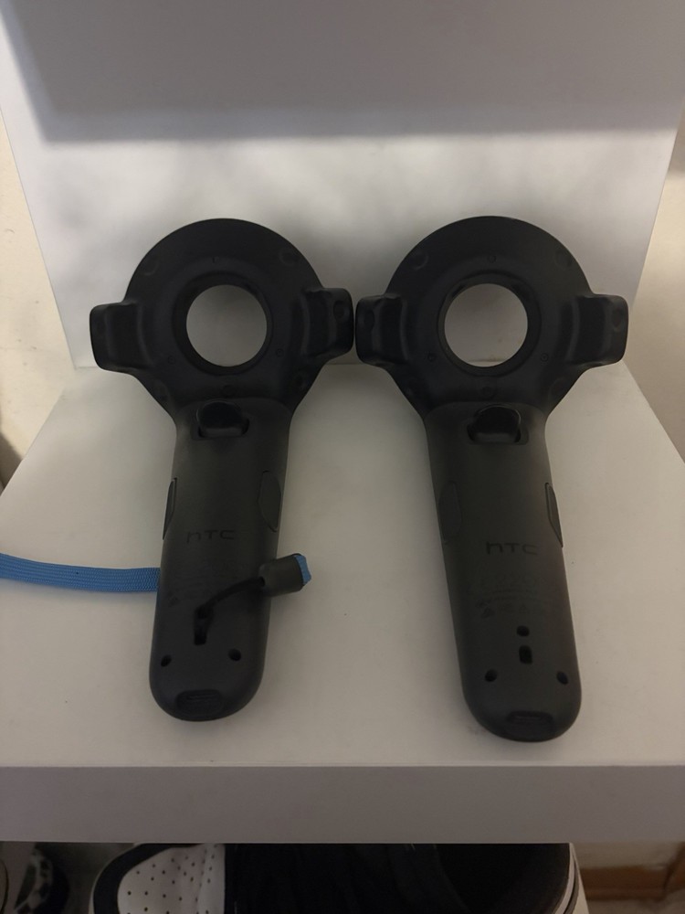 HTC Vive Pro Virtual Reality VR Black Wand Controller + Charger