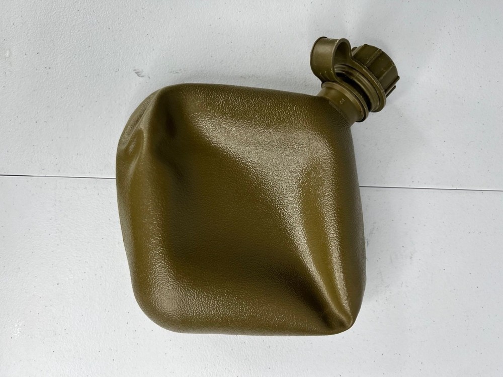 Late Vietnam War 2 Quart Canteen (1972 Dated) Complete
