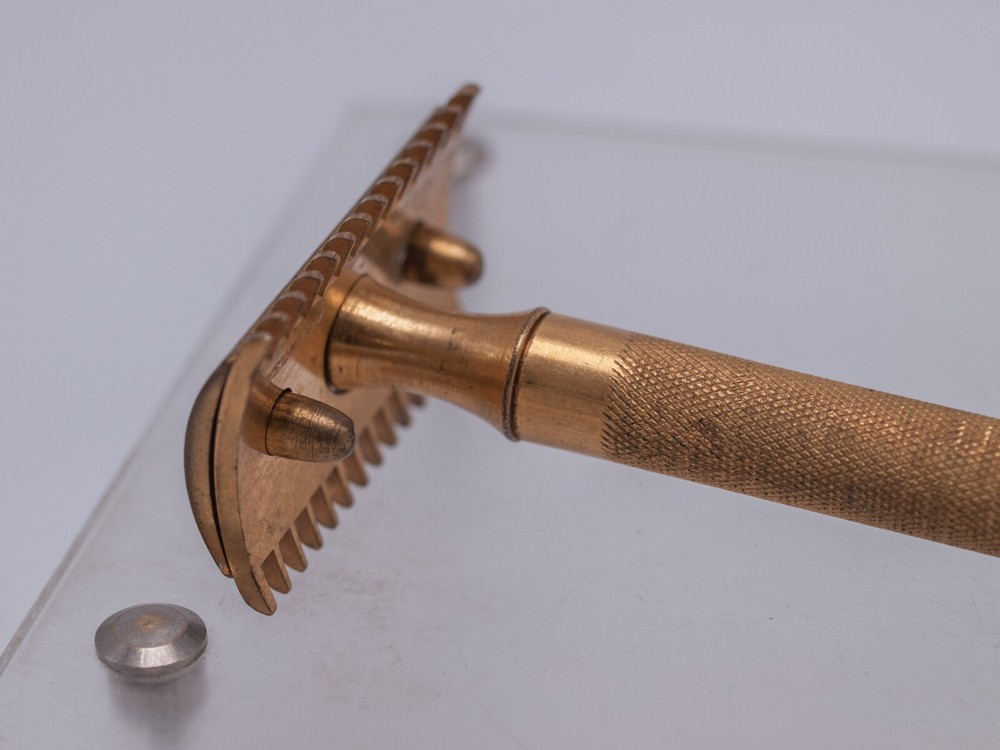 1920s - Gillette Old Type Double Edge Open Comb Razor - Cracked Handle!