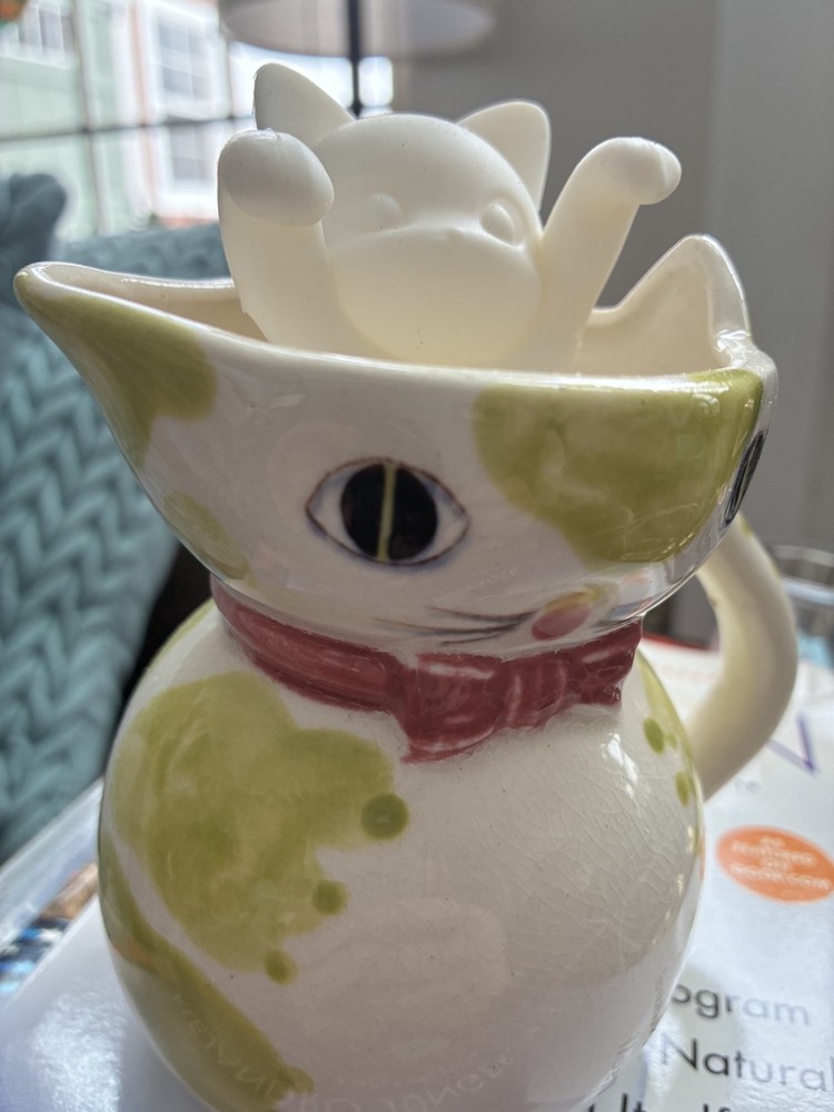 CERAMIC CAT CREAMER WITH CAT TEA DIFFUSER