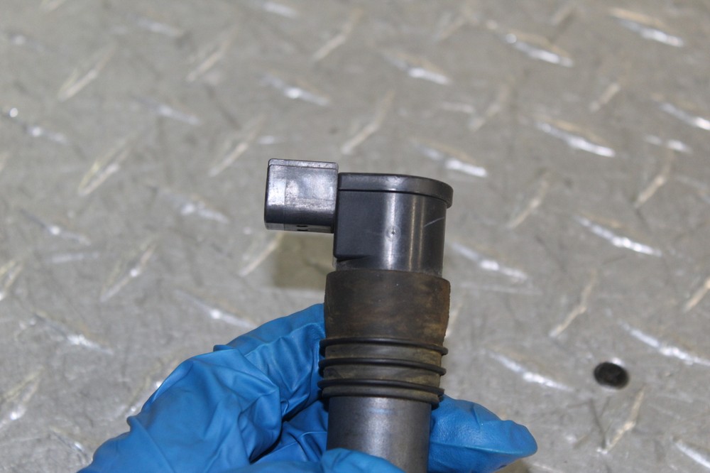 2001 SUZUKI GSXR1000 IGNITION COIL SPARK PLUG CAP