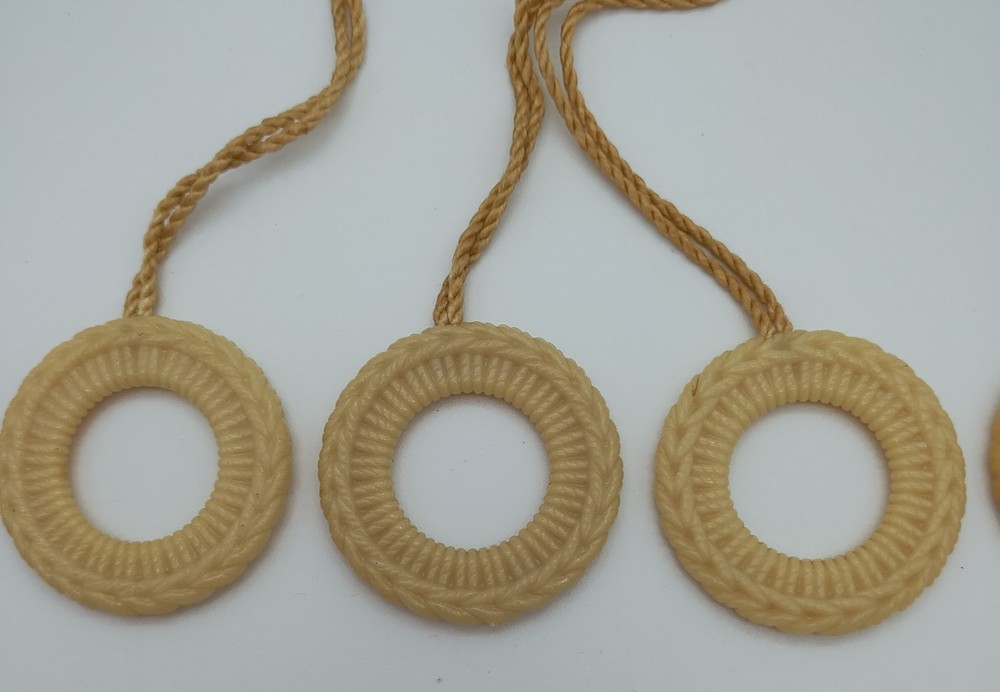 5 VTG 1950s Curtain Tie Back or Light Pull Strings Ivory Plastic Acanthus Wreath