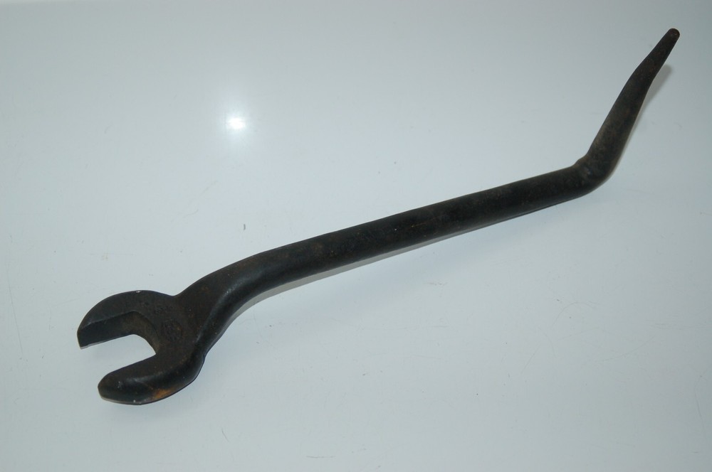 3/4" Offset Spud Wrench with 90 Degree Alignment Tool