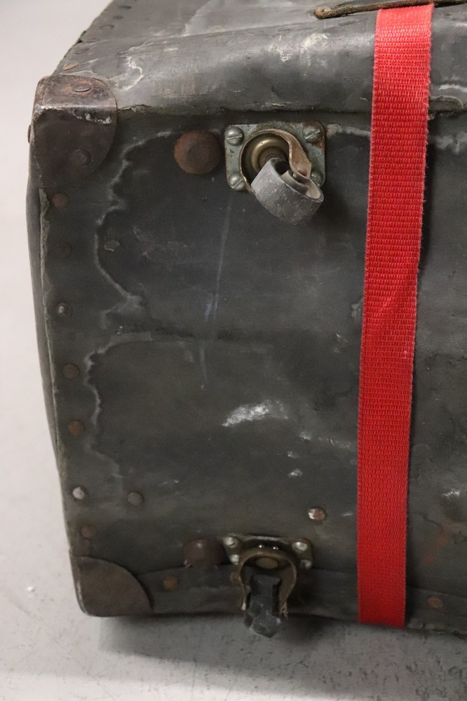 Fiber Hardware Case 23x11x21 Vintage